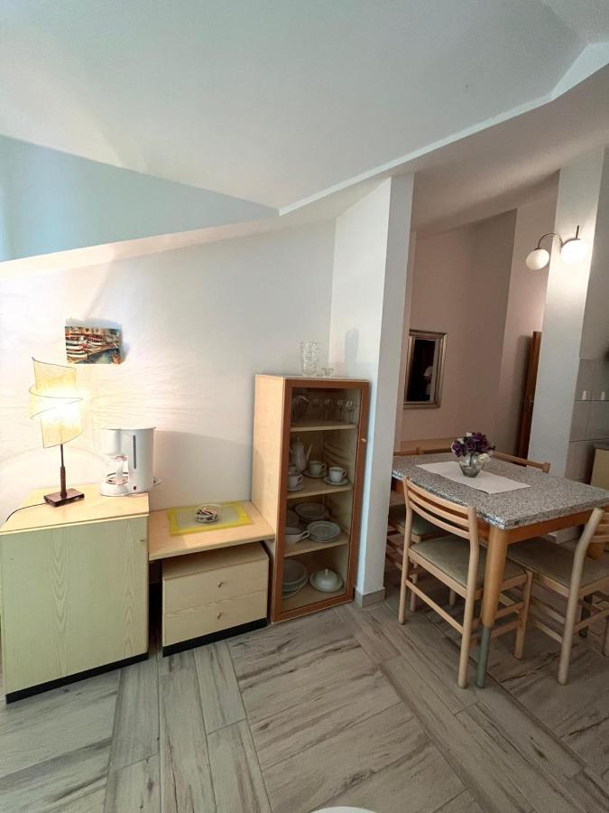 Appartement Gorana Apartman With Swimming Pool à Jelsa  Extérieur photo