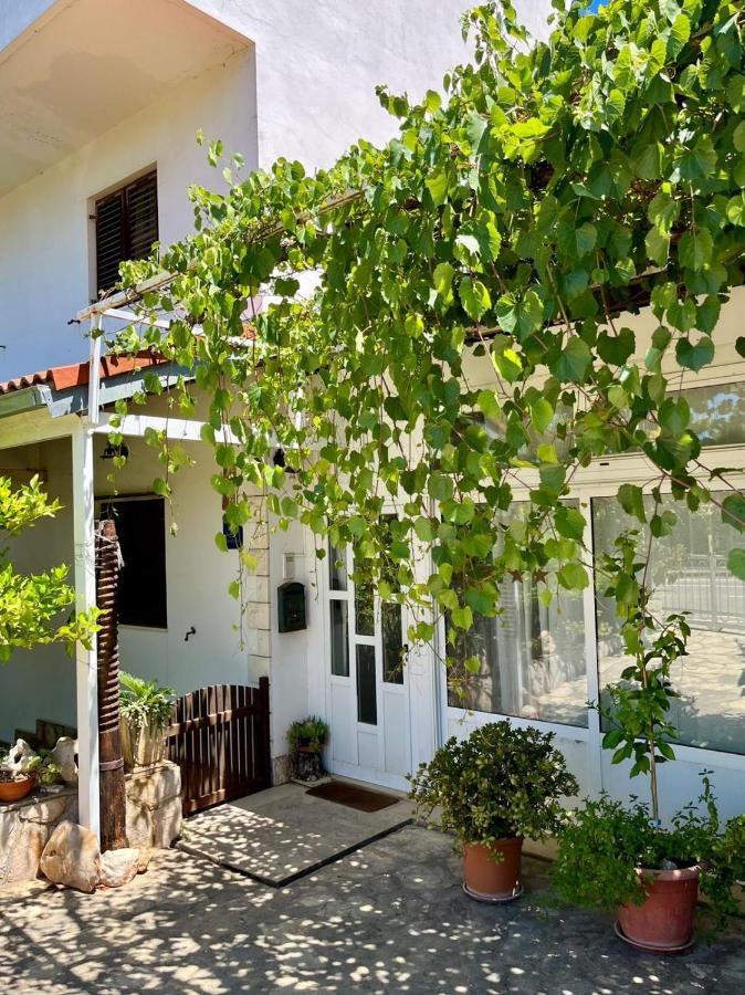 Appartement Gorana Apartman With Swimming Pool à Jelsa  Extérieur photo