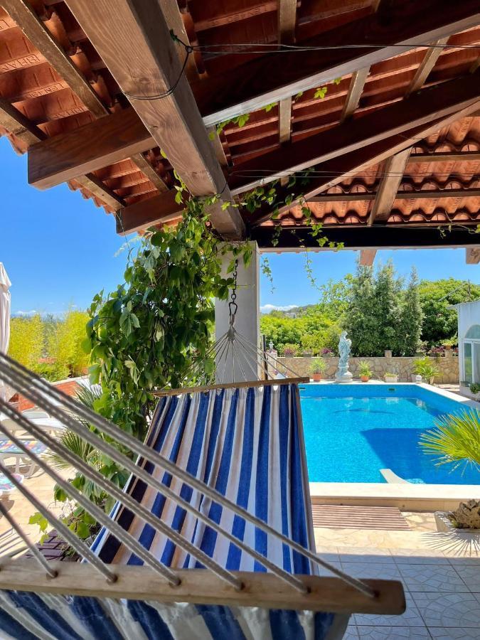 Appartement Gorana Apartman With Swimming Pool à Jelsa  Extérieur photo